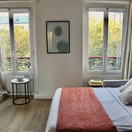 Bright In Montmartre Daire